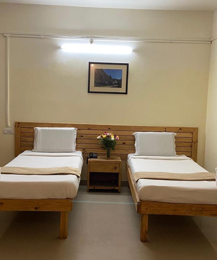 Hotel Travellers Inn Шиллонг Экстерьер фото