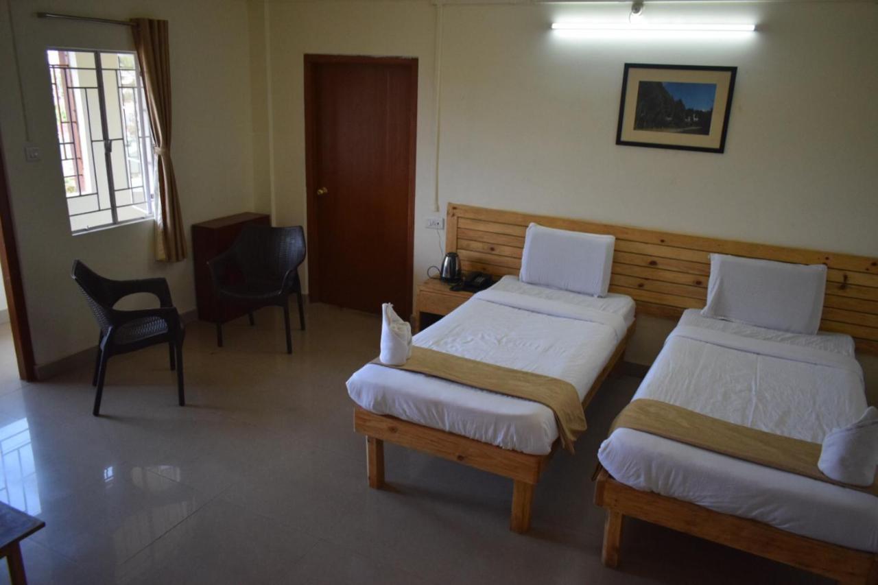 Hotel Travellers Inn Шиллонг Экстерьер фото