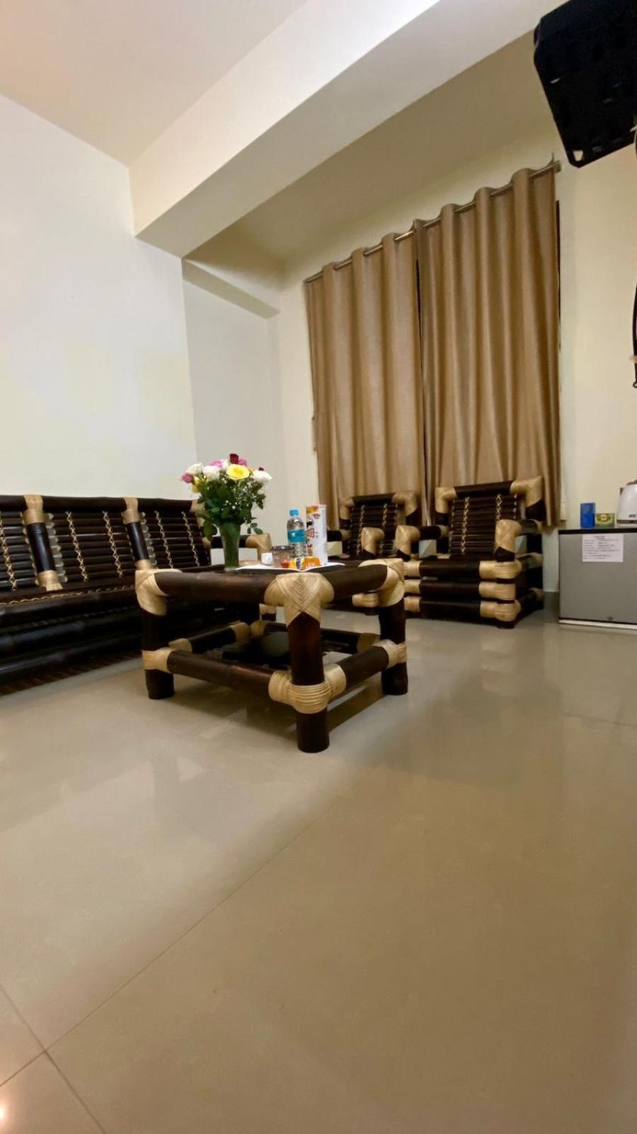 Hotel Travellers Inn Шиллонг Экстерьер фото