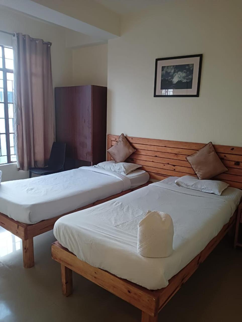 Hotel Travellers Inn Шиллонг Экстерьер фото