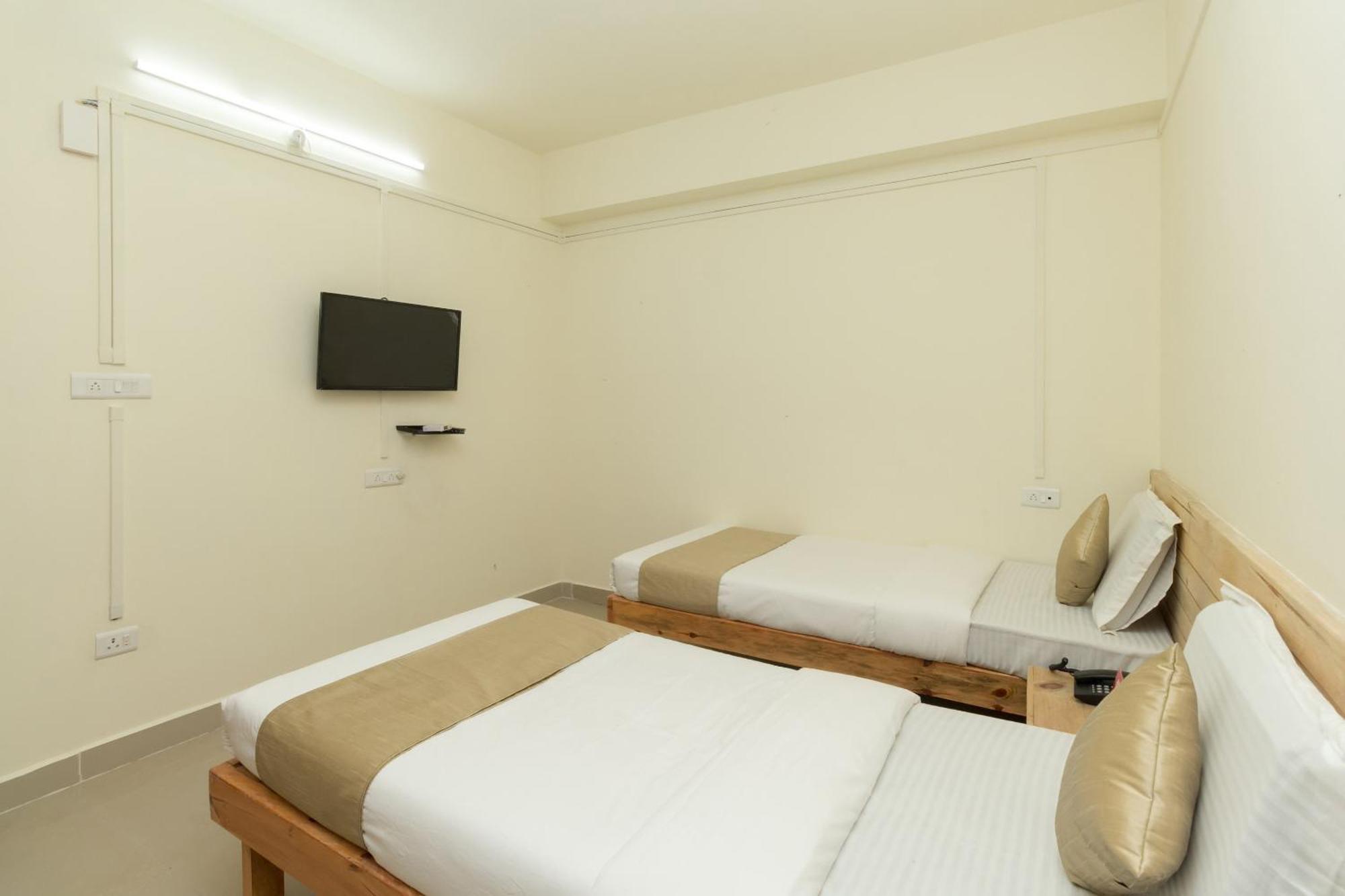 Hotel Travellers Inn Шиллонг Экстерьер фото