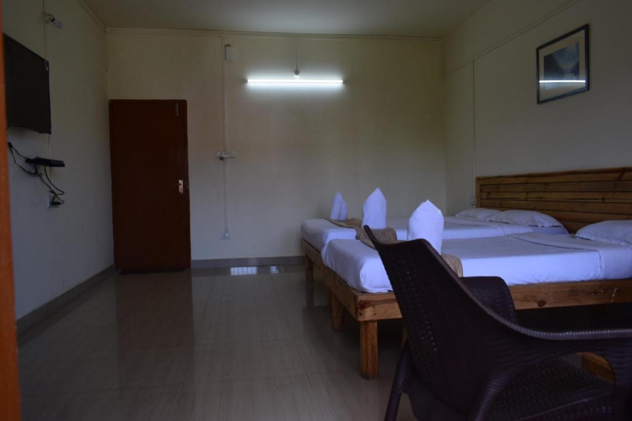 Hotel Travellers Inn Шиллонг Экстерьер фото