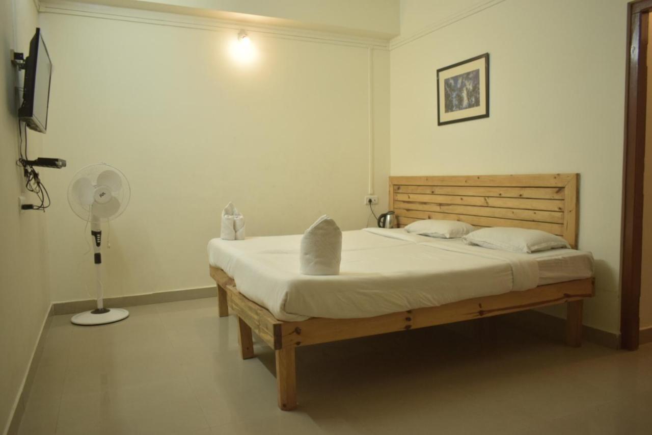 Hotel Travellers Inn Шиллонг Экстерьер фото